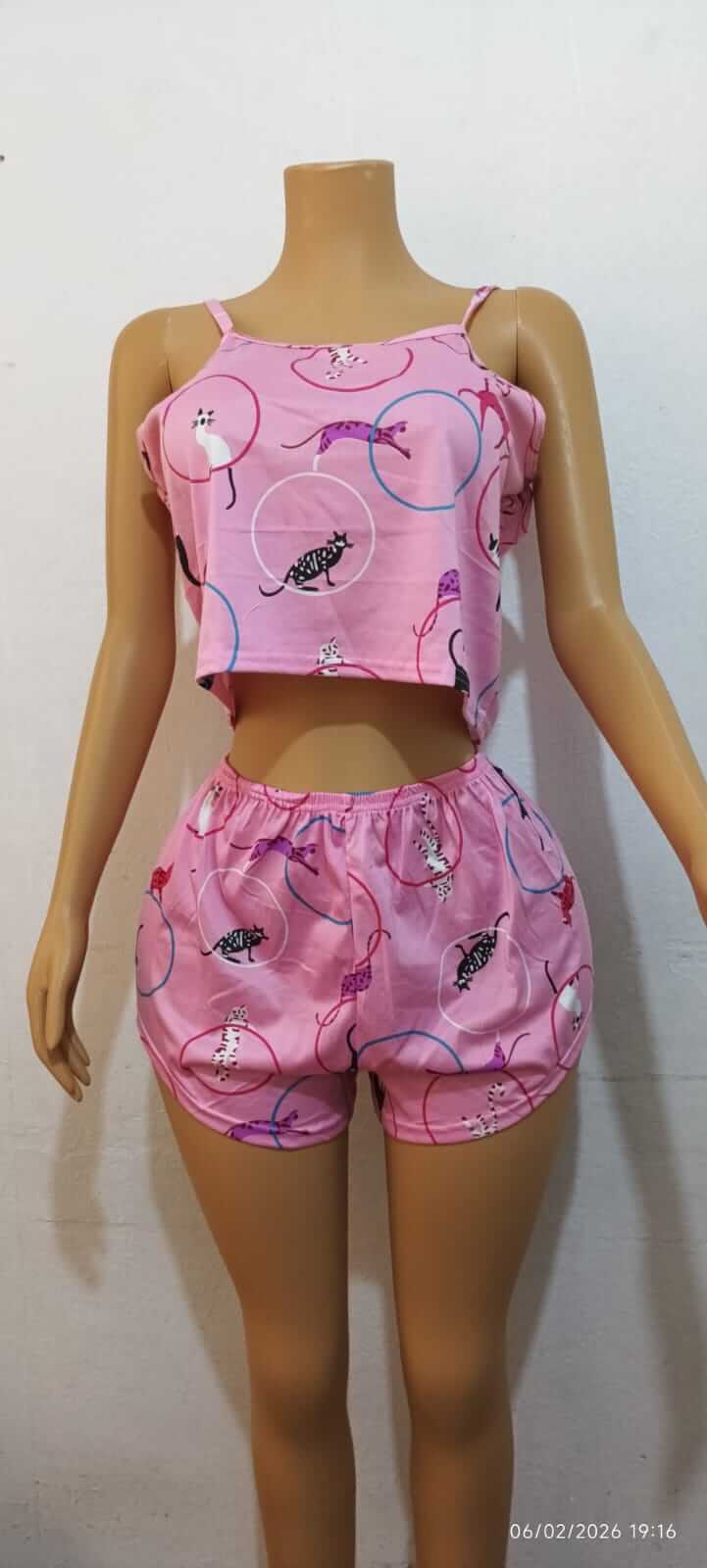 PIJAMA CORTA ESTAMPADO DE GATO TRAPECISTA