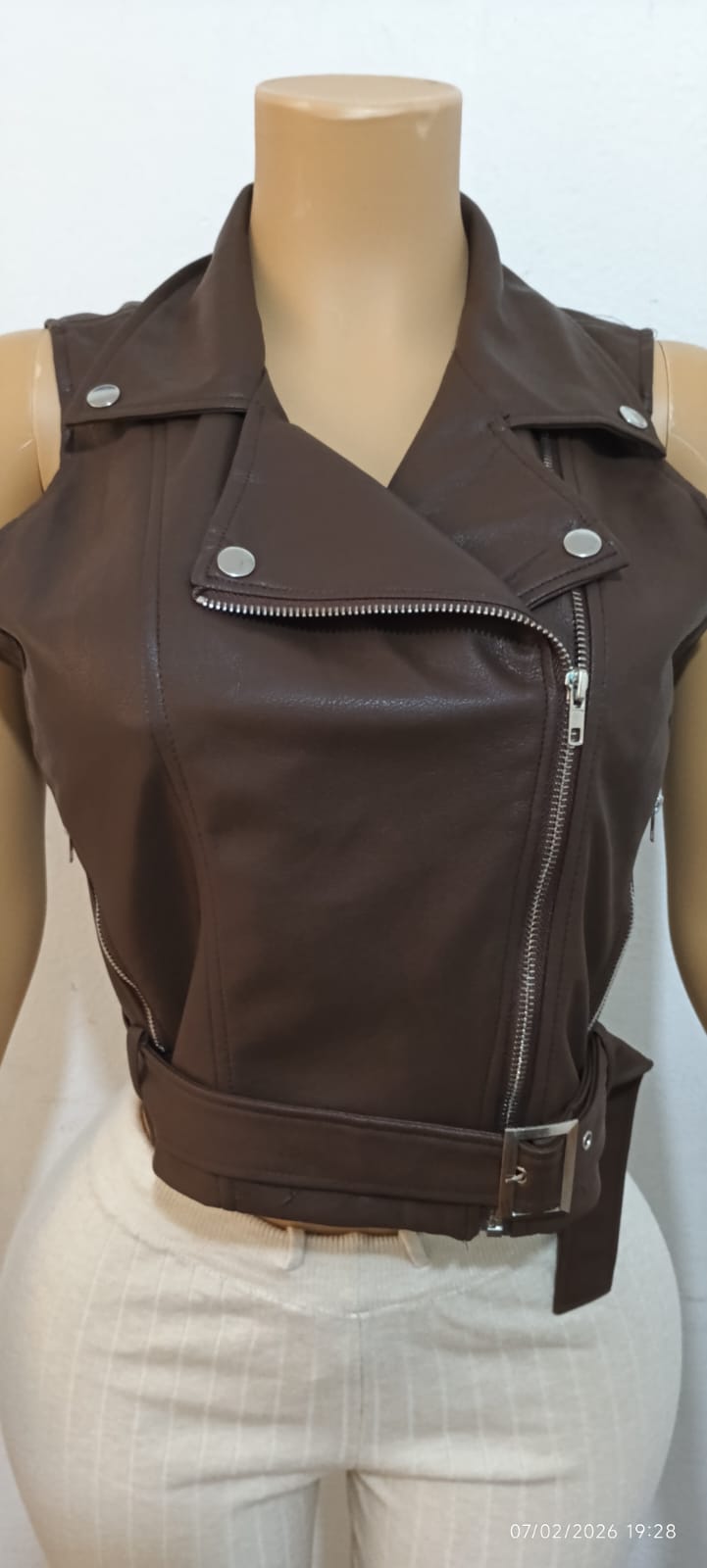 CHAQUETA CUERINA MARRON TALLA M