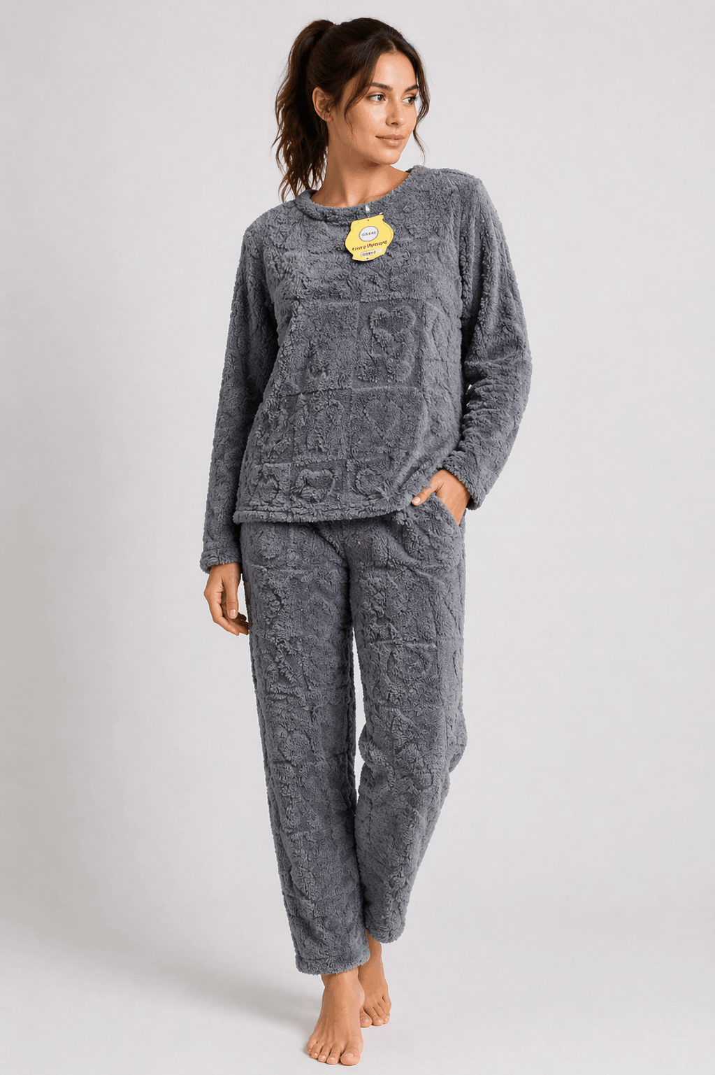 PIJAMA POLAR MODELO CORAZON GRIS