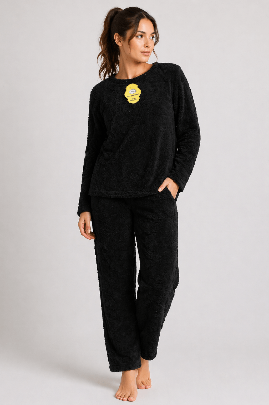 PIJAMA POLAR MODELO CORAZON NEGRO